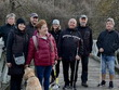 Tradiční skupinová fotografie na našem „tradičním“ mostě během rekondiční vycházky. Zleva: p. Šulerová, p. Neckářová, p. Dvořáková, p. Svoboda, p. Cabajová, DiS., p. Vondra, p. Jakubík, p. Vlašín